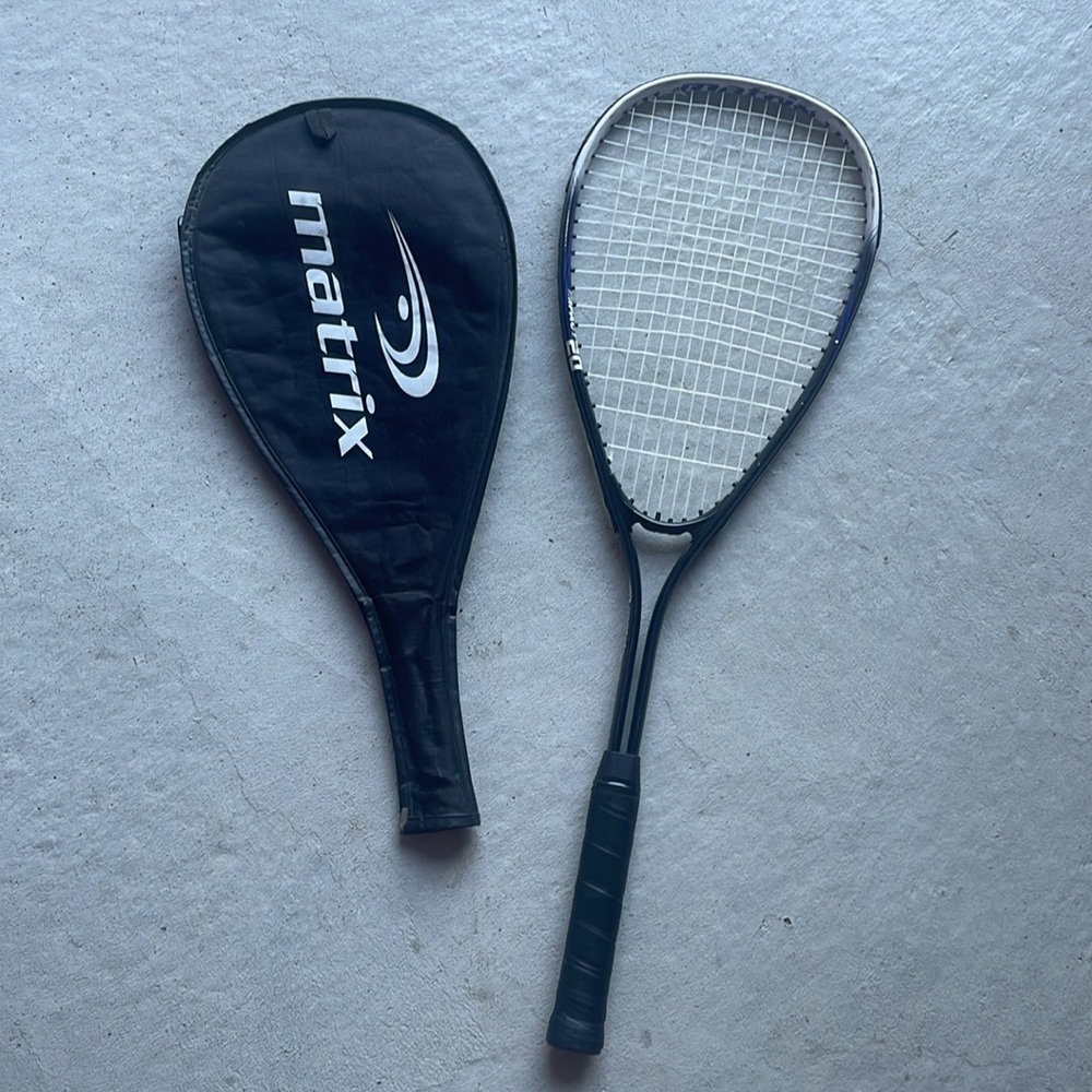 Matrix Impact 20 Aluminum Racket & Cover w/ Soft Grip Black/White